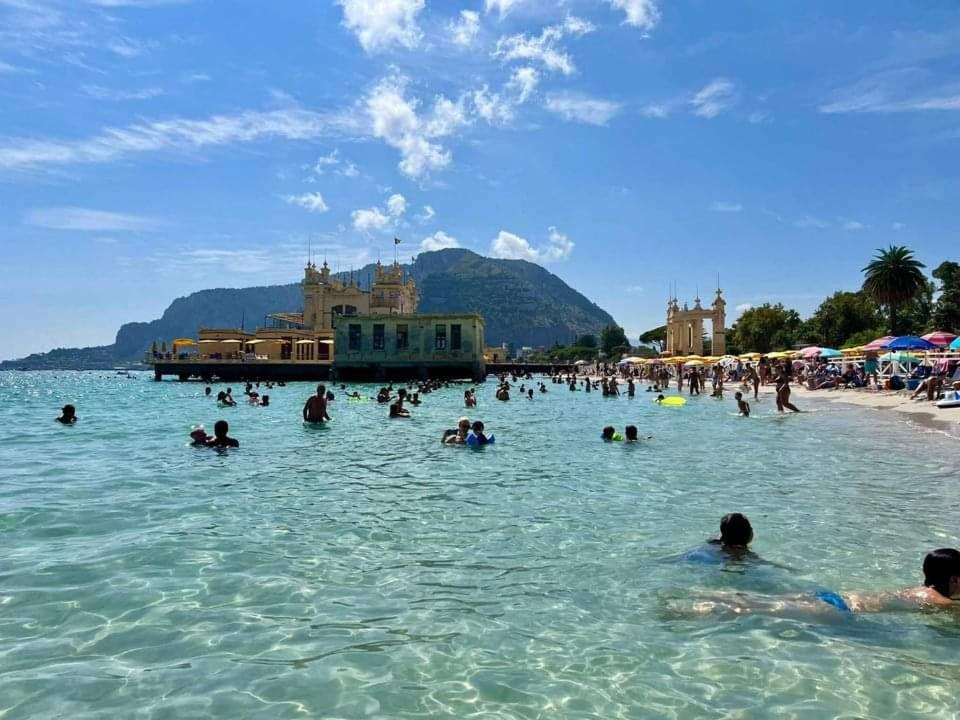 Mondello Felix - Appartamenti In Villa A 600M Dal Mare Exterior foto